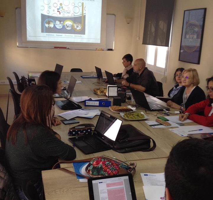 45378670_1910619565701195_6583319321483673600_n-720x675